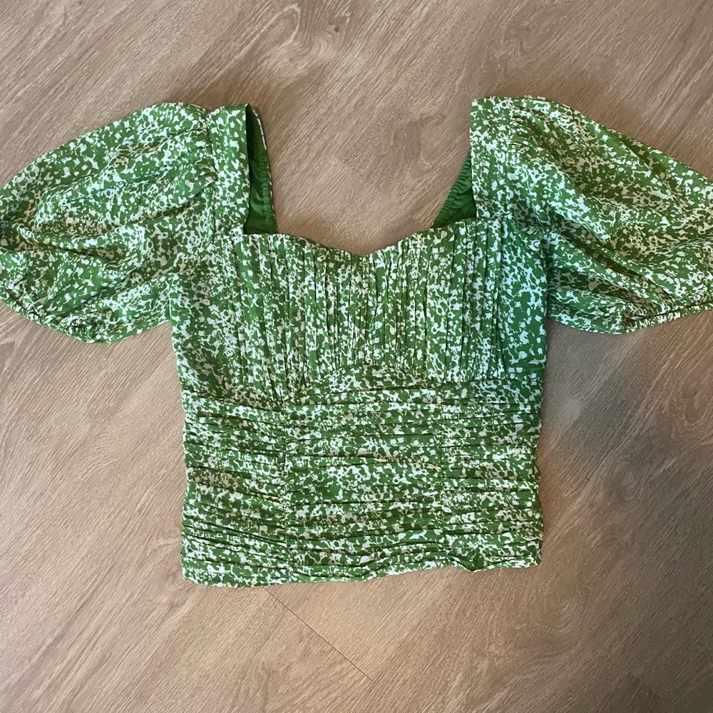 Selling this adorable Abercrombie & Fitch square neck green and white top!